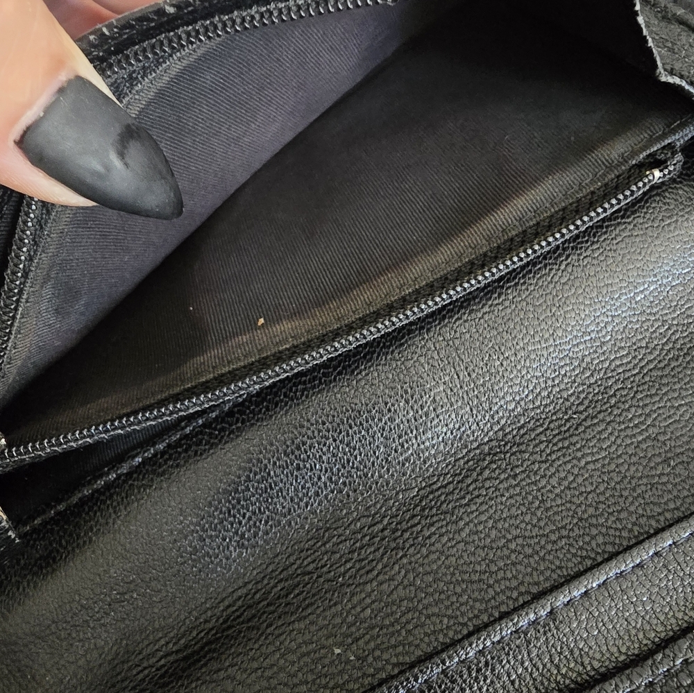 CHANEL Silver Quilted Leather Clutch with CC Logo - Picture 13 of 16